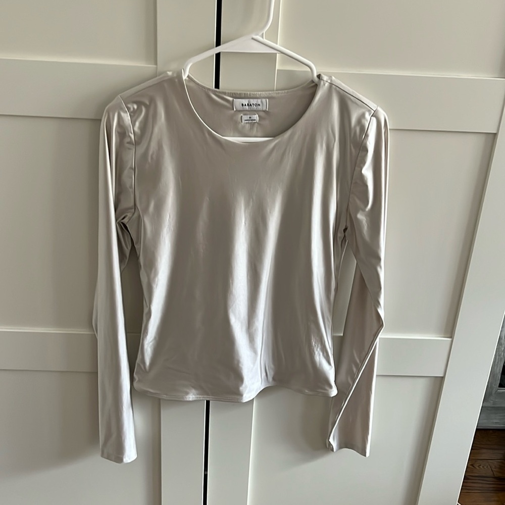 Aritzia Babaton shimmer pearl crew neck contour long sleeve top size medium
